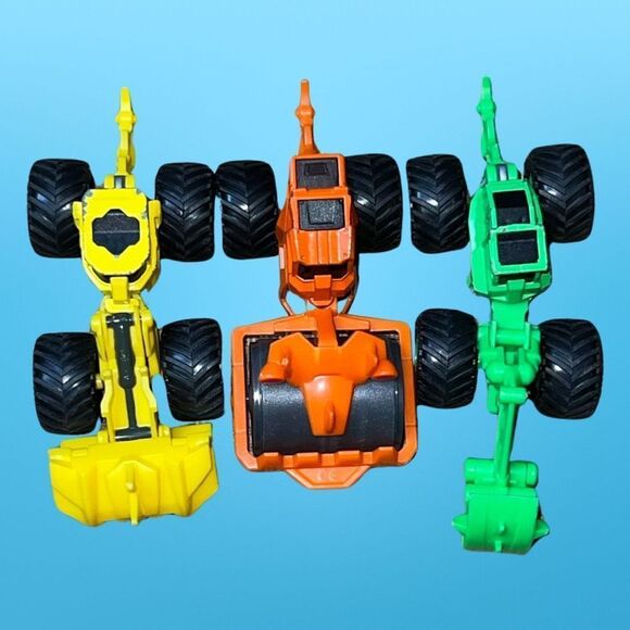 Monster Jam Official Dirt Squad 3-Pack of Monster Trucks 1:64 Scale - Picture 3 of 6